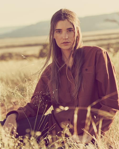 lifestyle image of Women's Field Chamois Shirt