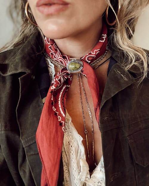 lifestyle image of Women's Bandana Slider
