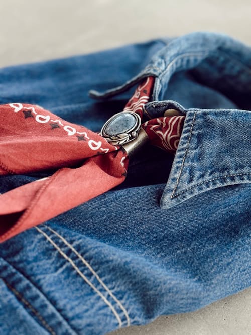 lifestyle image of Women's Bandana Slider