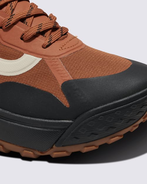 laydown detail image of MTE Crosspath Low Trail Sneaker
