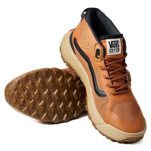 laydown image of MTE Crosspath Mid Trail Sneaker