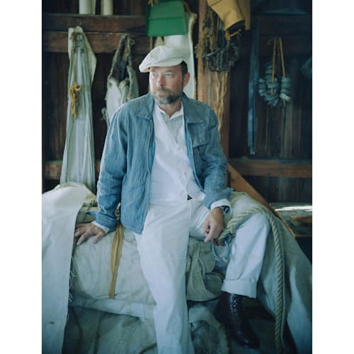 lifestyle image of Graham Cotton Linen Shirt Jacket