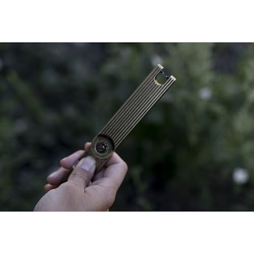 lifestyle image of Pivot Arc Lighter