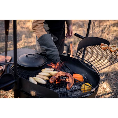 lifestyle image of Open Fire Gloves