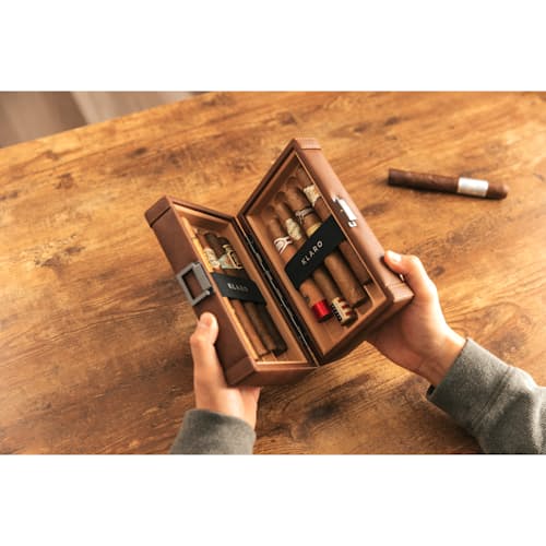 lifestyle image of Maxwell 8-Cigar Travel Case