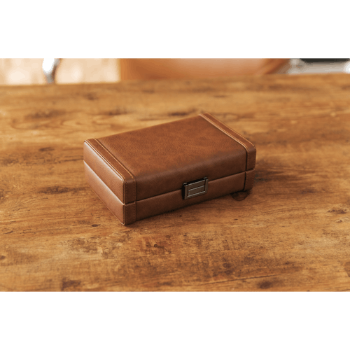 lifestyle image of Maxwell 8-Cigar Travel Case