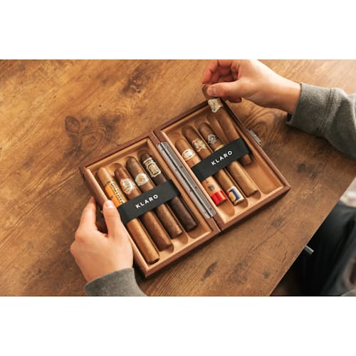 lifestyle image of Maxwell 8-Cigar Travel Case