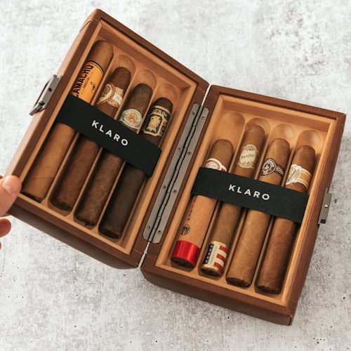 lifestyle image of Maxwell 8-Cigar Travel Case