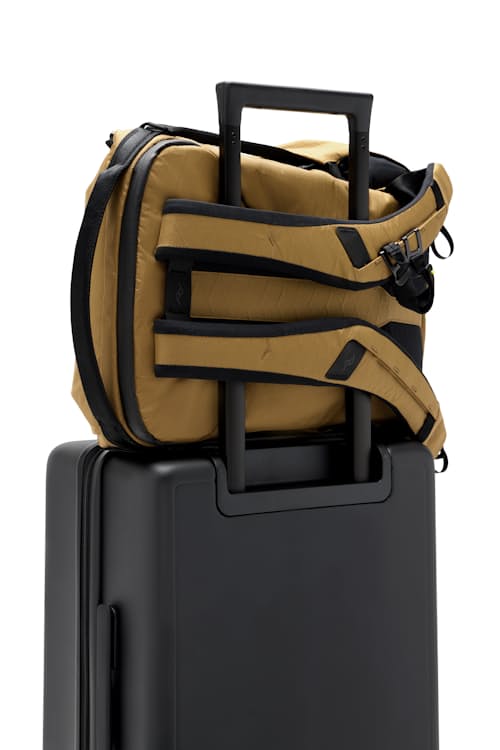 laydown detail image of Everyday Backpack - 20L