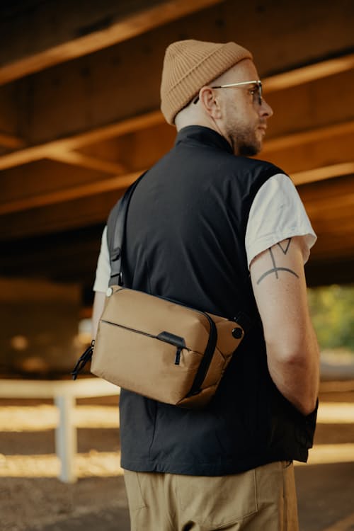 lifestyle image of Everyday Sling - 3L