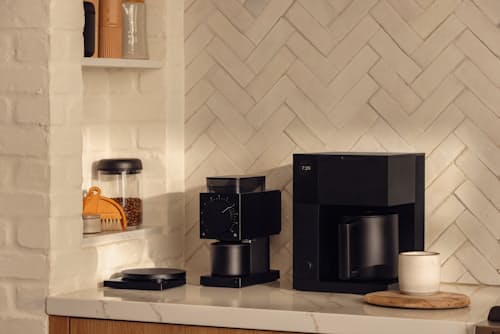 lifestyle image of Aiden Coffee Brewer