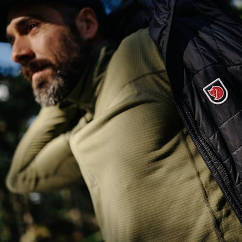 lifestyle image of Abisko Sun Hoodie