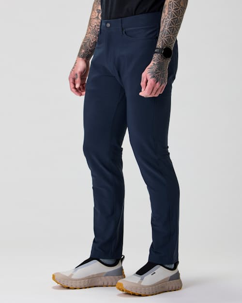 Keith is 6’0’’, 180 lbs, and wearing size 33
