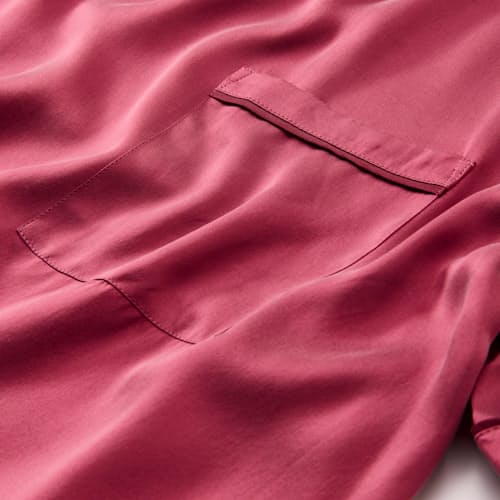 laydown detail image of Women's Washable Silk Piped Tee Short Set