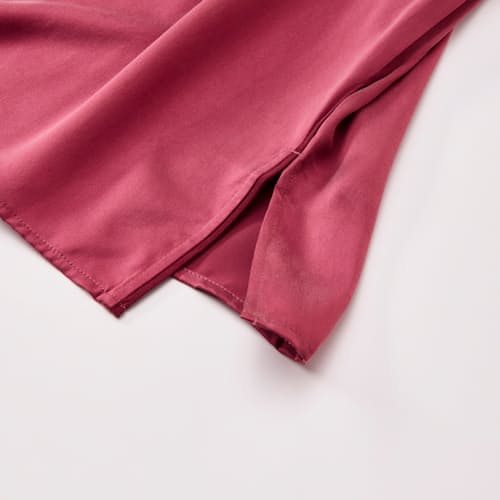 laydown detail image of Women's Washable Silk Piped Tee Short Set