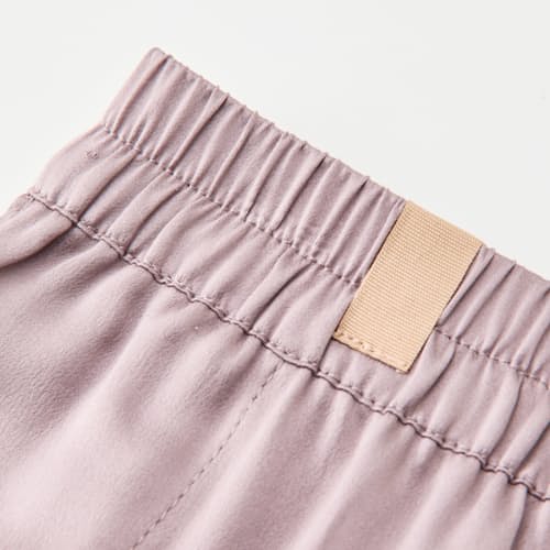 laydown detail image of Women's Washable Silk Tee Pant Set