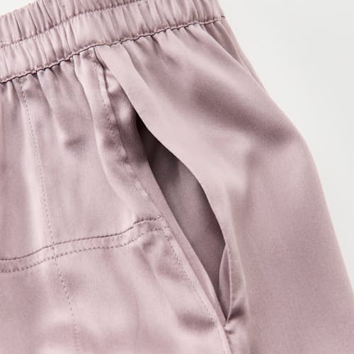 laydown detail image of Women's Washable Silk Tee Pant Set