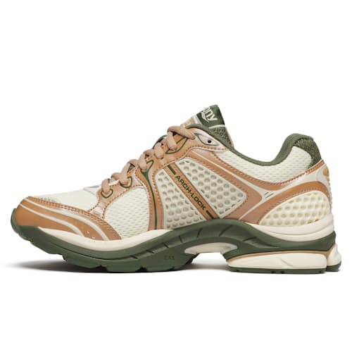 laydown image of Progrid Triumph 4 Sneaker