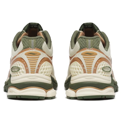 laydown image of Progrid Triumph 4 Sneaker