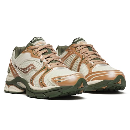 laydown image of Progrid Triumph 4 Sneaker