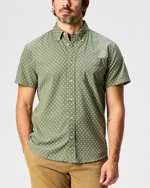 Tobias is 6'2", 175lbs, and wearing size M