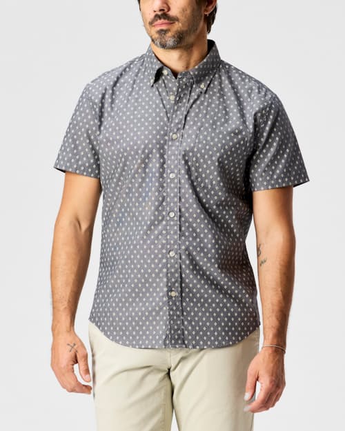 Tobias is 6'2", 175lbs, and wearing size M