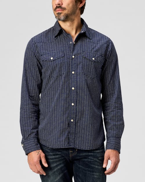 Tobias is 6'2", 175lbs, and wearing size M
