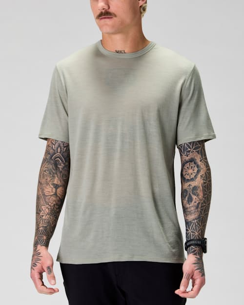 Keith is 6’0’’, 180 lbs, and wearing size M