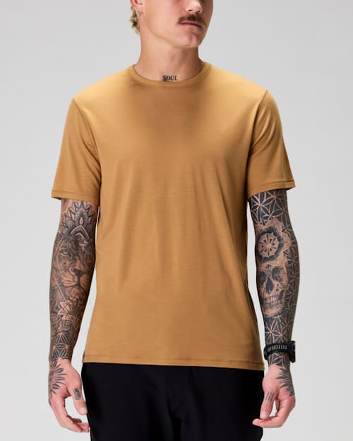 Keith is 6’0’’, 180 lbs, and wearing size M