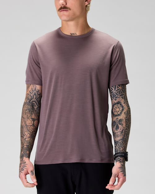 Keith is 6’0’’, 180 lbs, and wearing size M