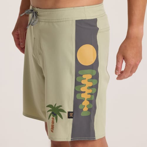 on model image of Passage Boardshort - 7"