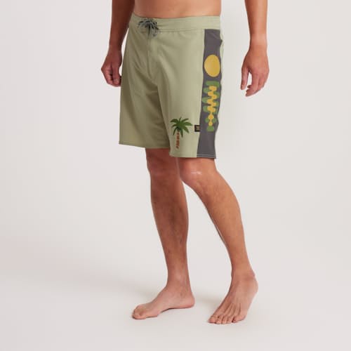 on model image of Passage Boardshort - 7"