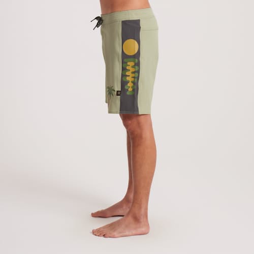 on model image of Passage Boardshort - 7"