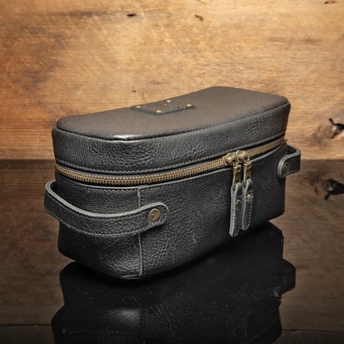 lifestyle image of Desmond Travel Kit