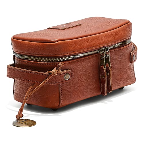 laydown image of Desmond Travel Kit