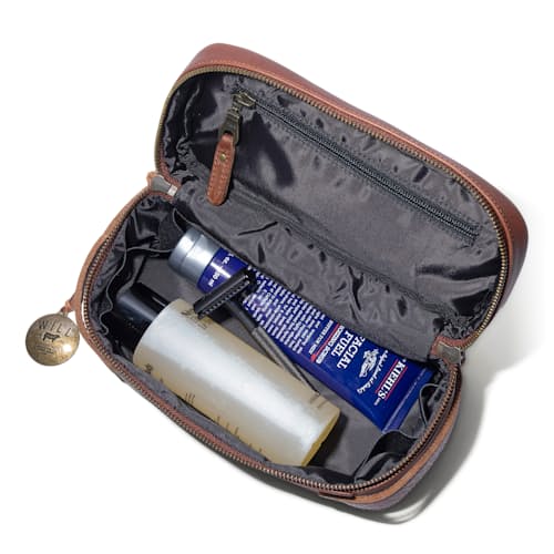 laydown image of Desmond Travel Kit
