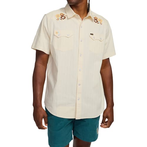 lifestyle image of Crosscut Deluxe Short Sleeve Snapshirt