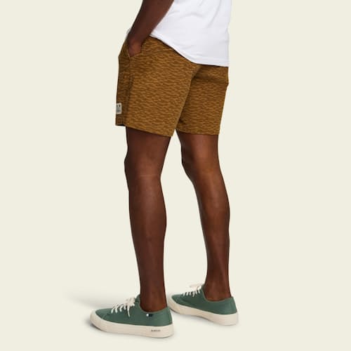 on model image of Pressure Drop Cord Shorts - 7.5"