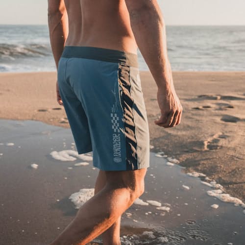 lifestyle image of Del Este Boardshorts - 7"