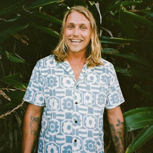 lifestyle image of Palapa Terry Short Sleeve Shirt