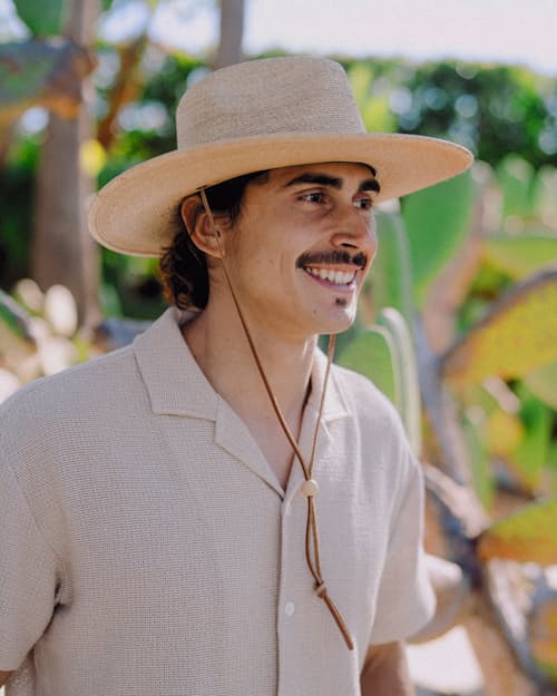 lifestyle image of Bruma Cowboy