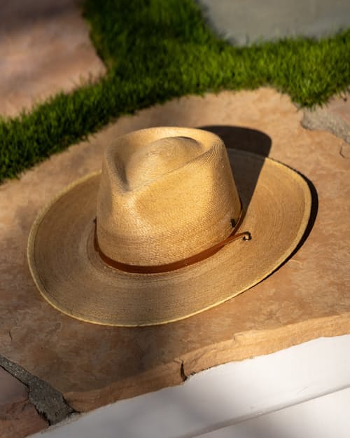 lifestyle image of Bruma Cowboy