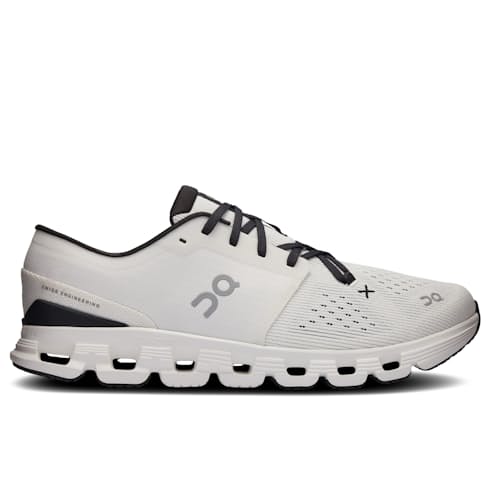 laydown image of Cloud X 4 Training Sneaker