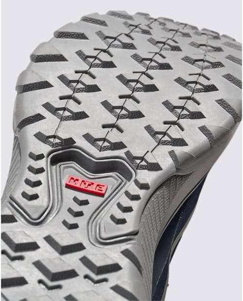 laydown detail image of MTE Crosspath Trail Sneaker