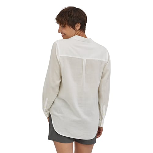 on model image of Women's Lightweight A/C Buttondown