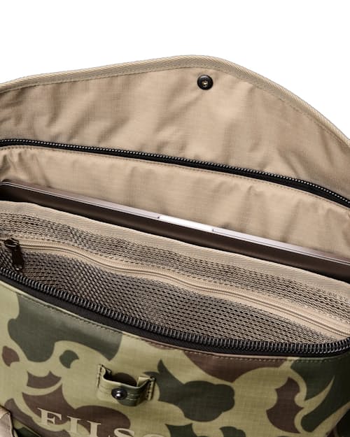 laydown detail image of Scout Tote Bag - 23L