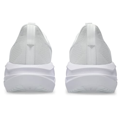 laydown image of Novablast 5 Running Sneaker