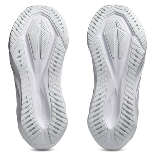 laydown image of Novablast 5 Running Sneaker