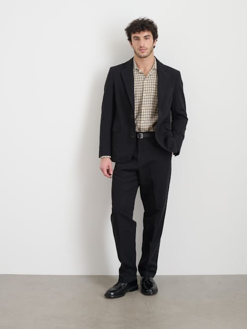 on model image of Grant Cotton Linen Blazer