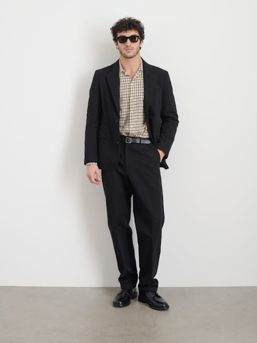 on model image of Grant Cotton Linen Blazer